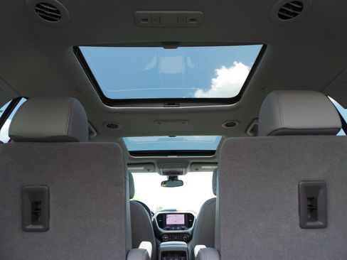 Used 2022 GMC Acadia SLT FWD image 7
