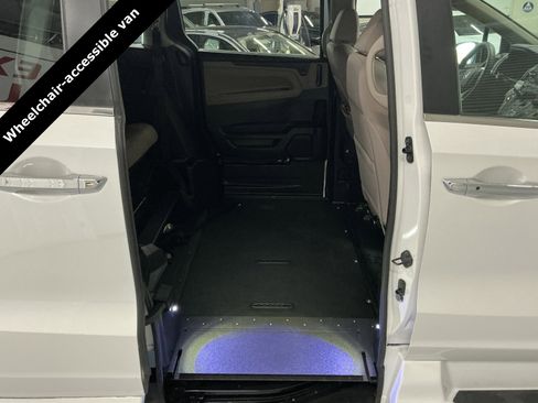 Used 2021 Honda Odyssey EX image 13