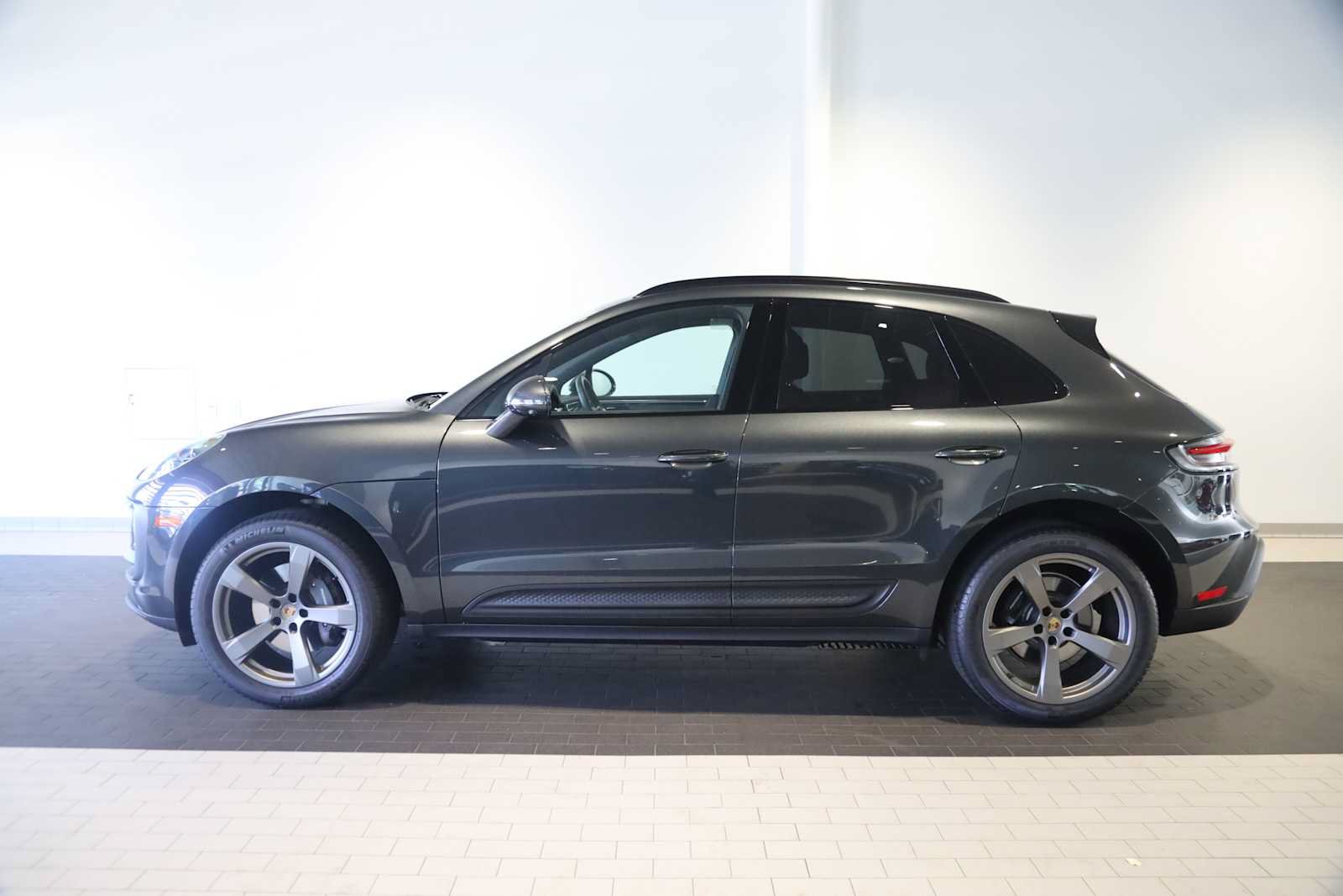Used 2026 Porsche Macan AWD/4WD image 2