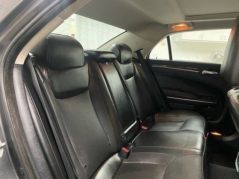 Used 2019 Chrysler 300 Limited image 14