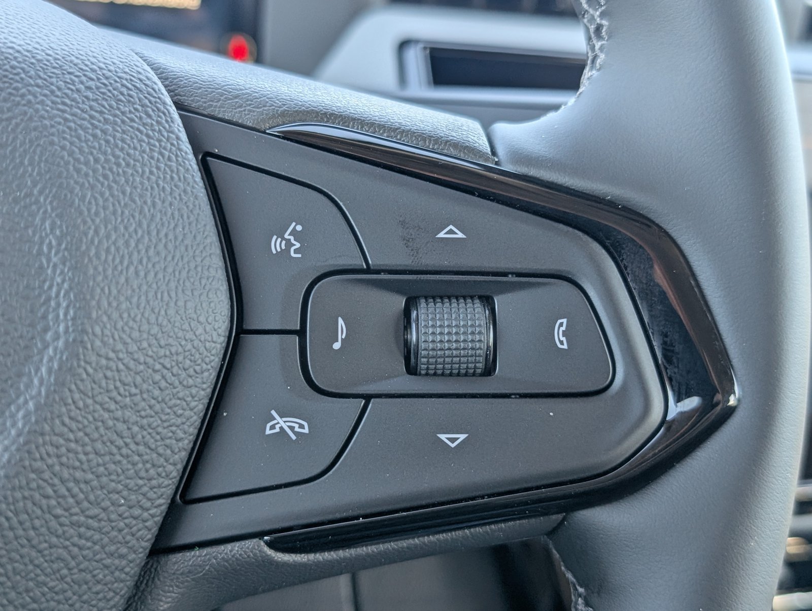 New 2027 Chevrolet Bolt LT w/ Comfort Package FWD image 15