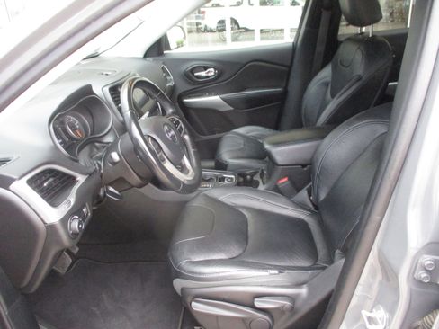 Used 2020 Jeep Cherokee Latitude image 4