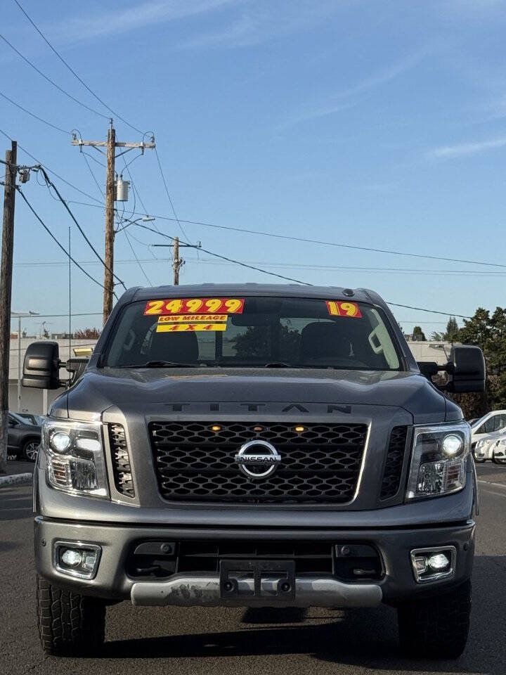 Used 2019 Nissan Titan PRO-4X w/ Pro-4x Convenience Package AWD/4WD image 3