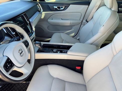 Used 2020 Volvo S60 T6 Momentum image 19