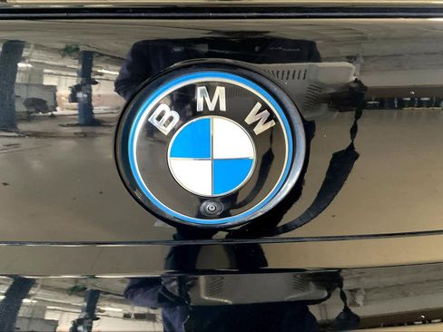 Used 2023 BMW i7 xDrive60 w/ Executive Package 2 image 31