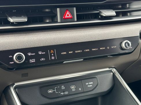 New 2026 Kia Carnival EX image 22