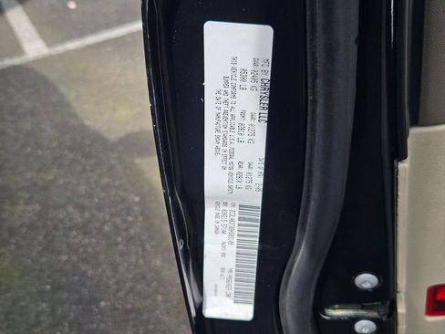 Used 2009 Chrysler 300 C RWD image 30