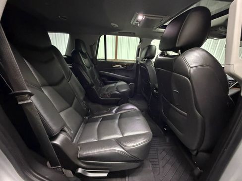Used 2020 Cadillac Escalade Luxury AWD/4WD image 14