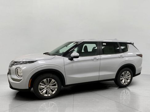 New 2026 Mitsubishi Outlander ES image 7