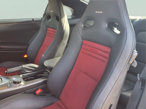 Used 2021 Nissan GT-R NISMO AWD/4WD image 16