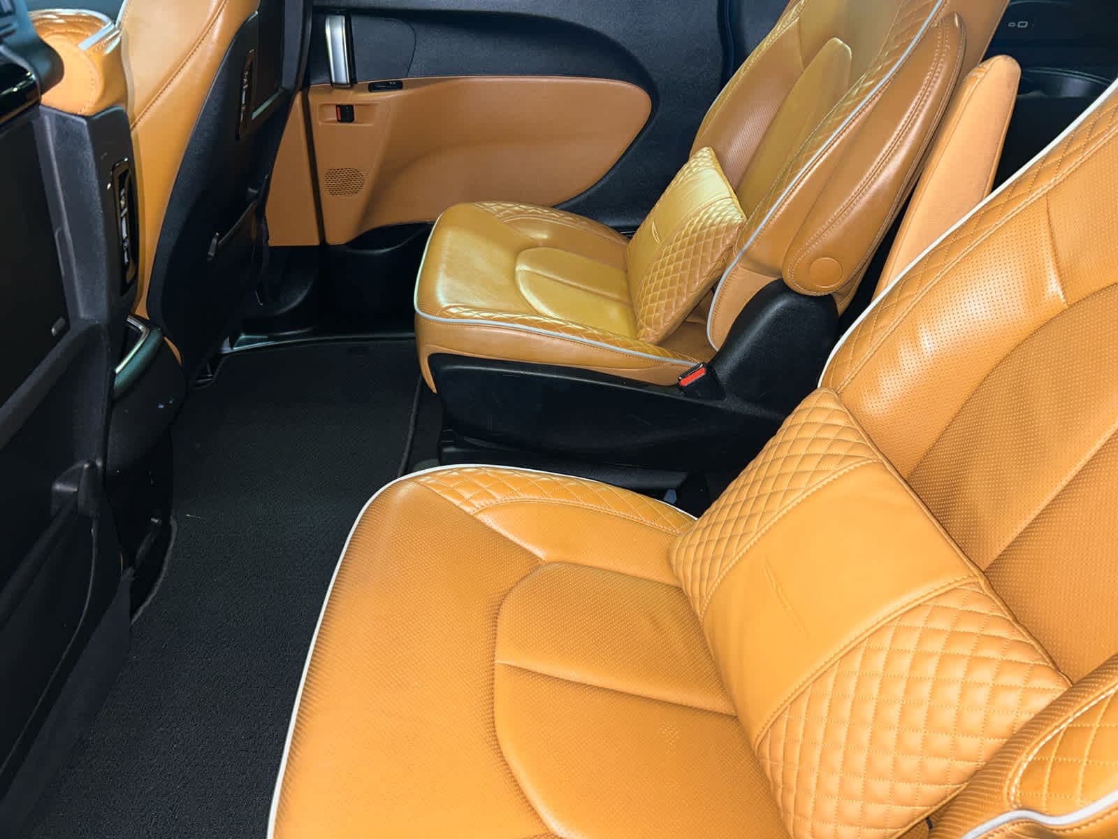Used 2023 Chrysler Pacifica Pinnacle FWD image 11