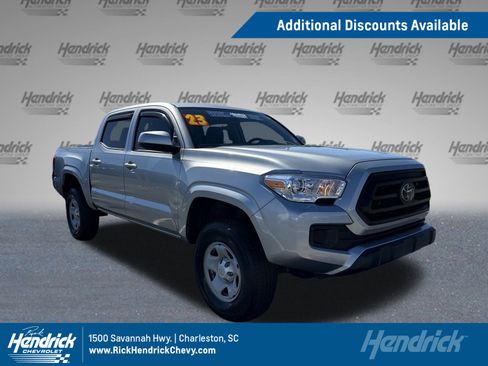 Used 2023 Toyota Tacoma SR image 1