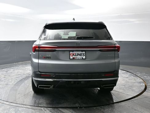 Used 2025 Buick Enclave Preferred w/ Power Package image 13