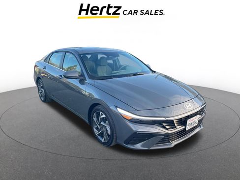 Used 2025 Hyundai Elantra SEL image 1