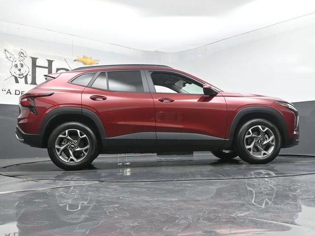 Used 2025 Chevrolet Trax LT w/ Driver Confidence Package FWD image 54