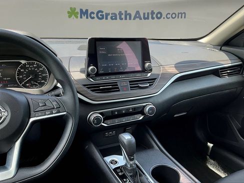 Used 2025 Nissan Altima 2.5 SV FWD image 11