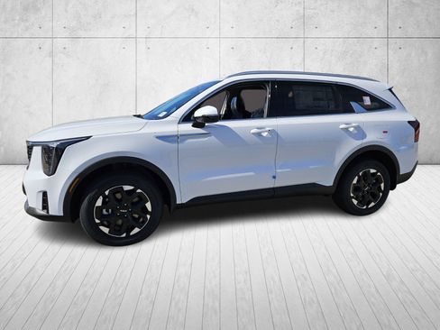 New 2026 Kia Sorento S image 3
