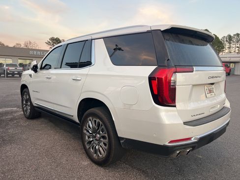 Used 2025 GMC Yukon Denali w/ Sun & Power Step Package image 8