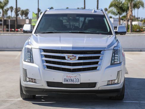 Used 2020 Cadillac Escalade Luxury image 3