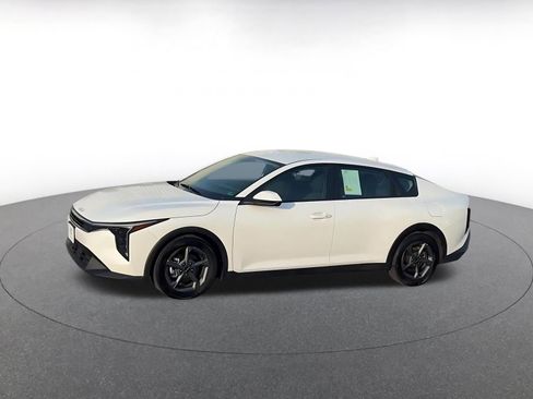 Used 2025 Kia K4 LXS image 8