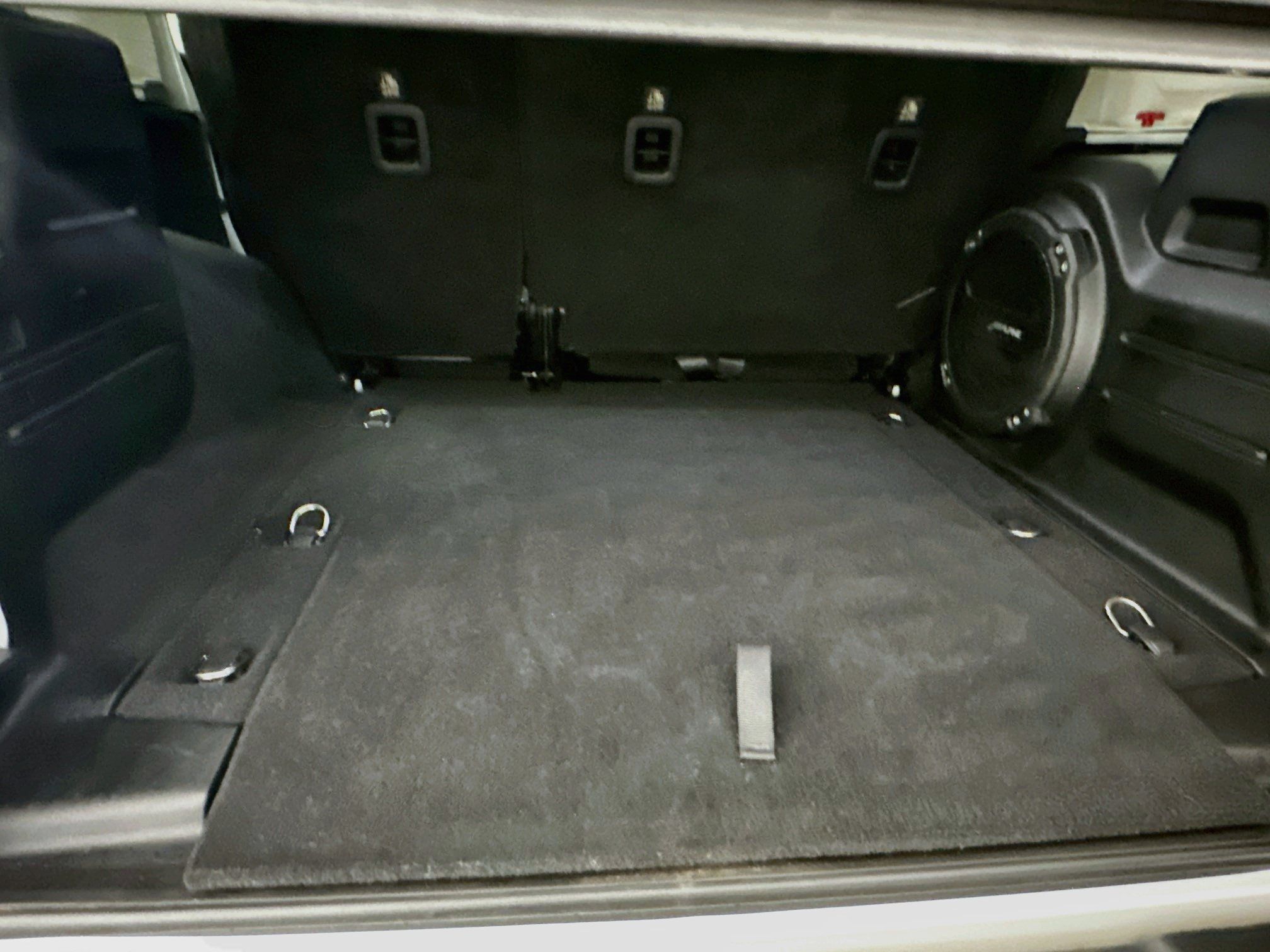 Used 2018 Jeep Wrangler Unlimited Sahara AWD/4WD image 30
