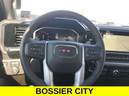 New 2026 GMC Sierra 1500 SLT image 19
