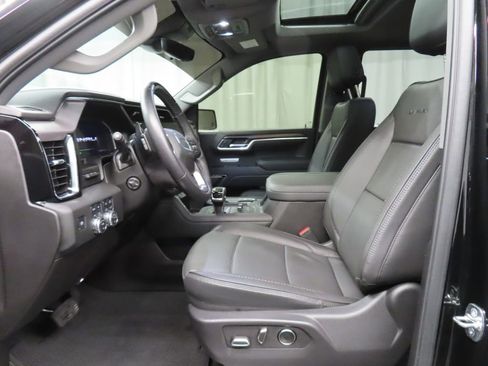Used 2025 GMC Sierra 1500 Denali AWD/4WD image 12