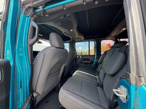 Used 2024 Jeep Wrangler Sahara image 23