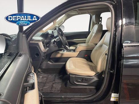 Used 2022 Ford Expedition XLT image 11