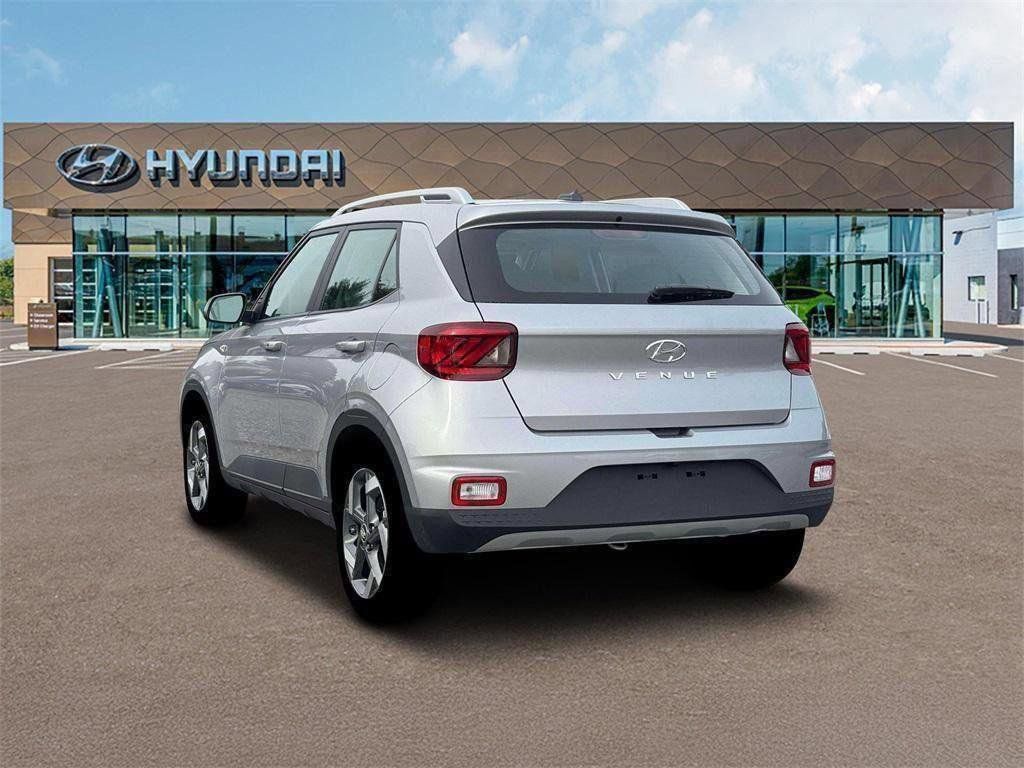 Certified 2026 Hyundai Venue SEL FWD image 5