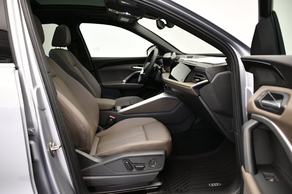 Used 2025 Audi Q5 Premium w/ Convenience Package AWD/4WD image 43