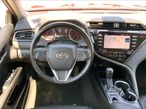 Used 2019 Toyota Camry XSE FWD image 6