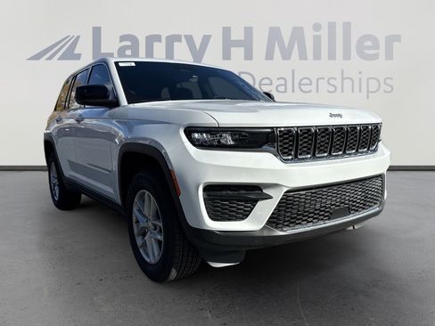 New 2025 Jeep Grand Cherokee Laredo X w/ Trailer Tow Package image 4