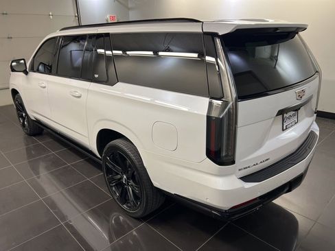 Used 2025 Cadillac Escalade ESV Sport w/ Touring Package AWD/4WD image 4