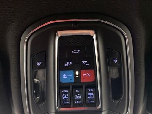 Used 2024 Jeep Grand Cherokee L Limited w/ Luxury Tech Group II image 19