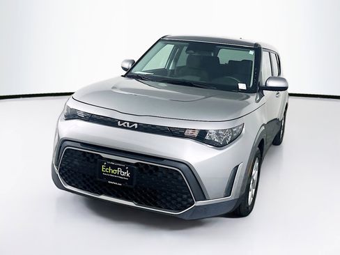 Used 2023 Kia Soul LX w/ LX Technology Package FWD image 3