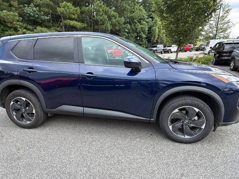 Used 2024 Nissan Rogue SV AWD/4WD image 7