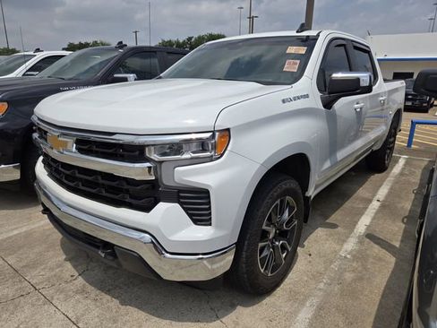Used 2024 Chevrolet Silverado 1500 LT AWD/4WD image 3