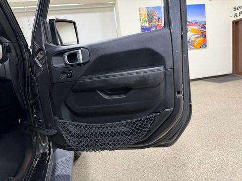Used 2020 Jeep Wrangler Unlimited Sahara w/ Uconnect 4C Nav & Sound Group AWD/4WD image 25