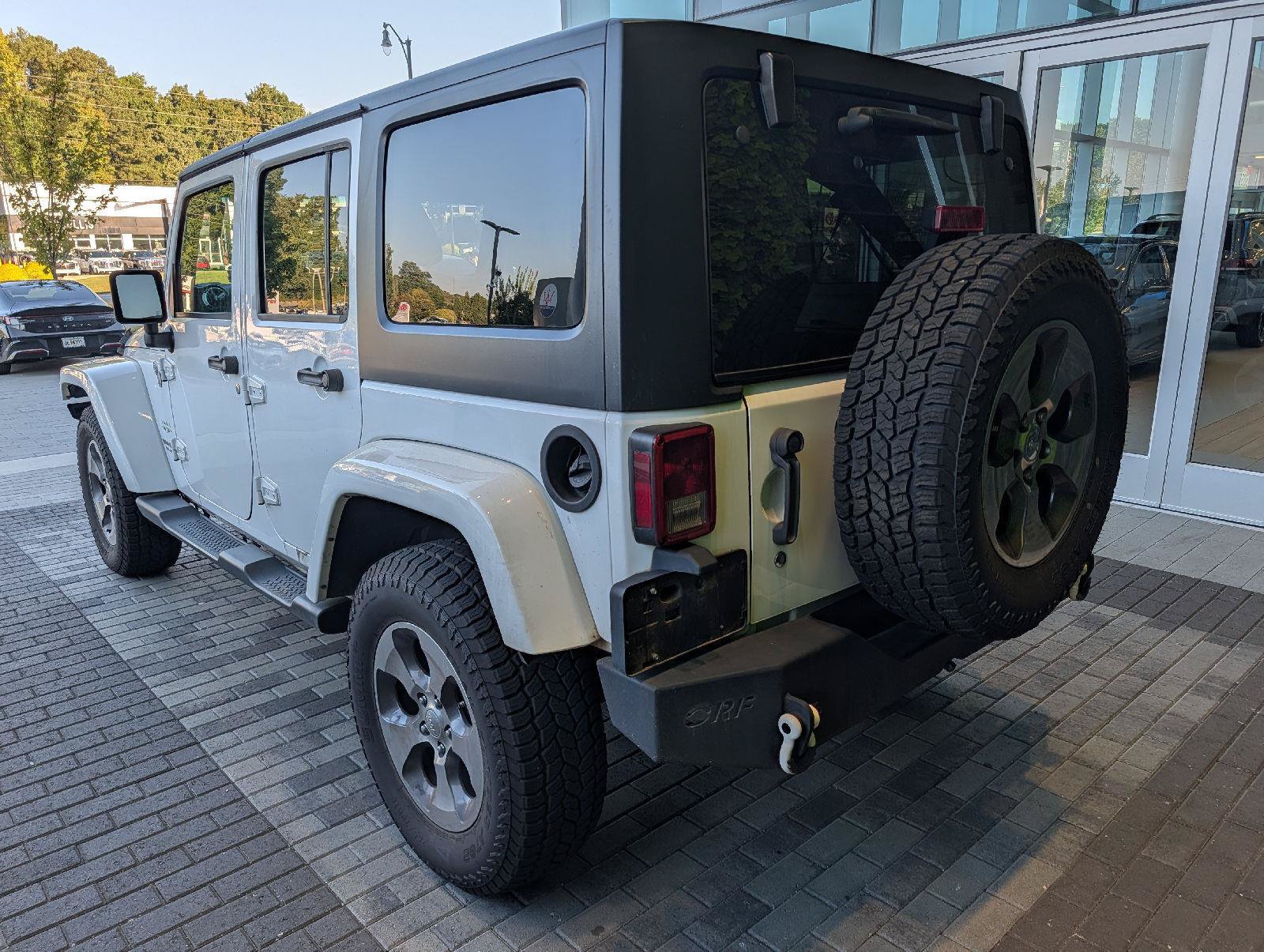 Used 2017 Jeep Wrangler Unlimited Sahara AWD/4WD image 10