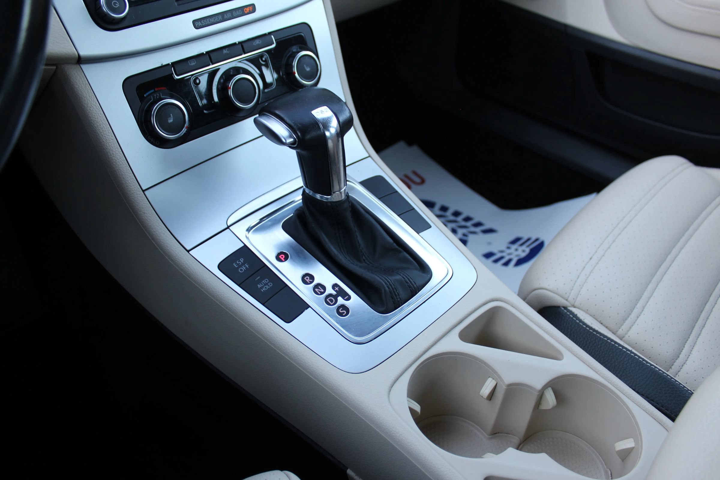 Used 2010 Volkswagen CC Sport FWD image 24