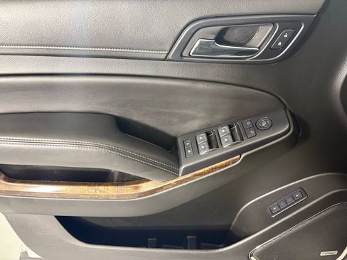 Used 2019 Chevrolet Suburban LT image 23