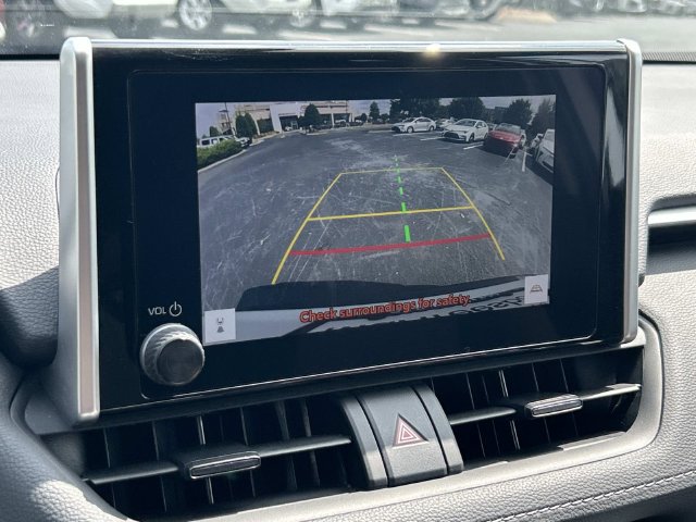 Used 2025 Toyota RAV4 XLE AWD/4WD image 24