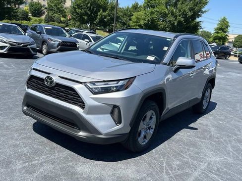 Used 2025 Toyota RAV4 XLE AWD/4WD image 8