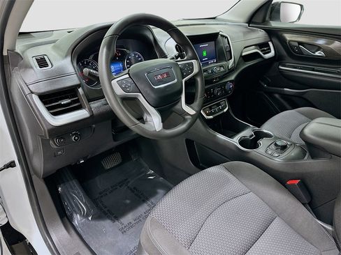 Used 2023 GMC Terrain SLE w/ Driver Convenience Package image 9