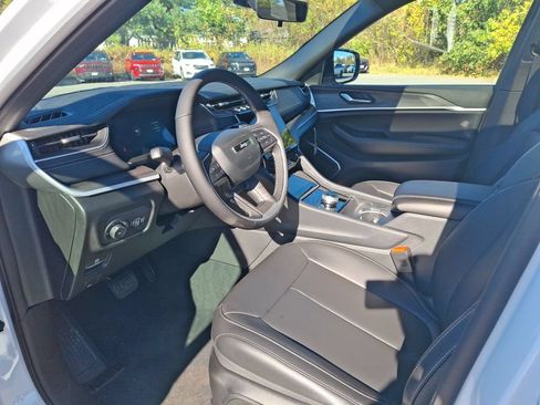 New 2025 Jeep Grand Cherokee Limited w/ Black Appearance Package AWD/4WD image 9