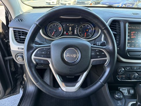 Used 2016 Jeep Cherokee Latitude w/ Cold Weather Group AWD/4WD image 21