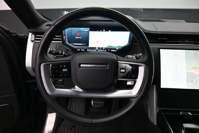 Used 2024 Land Rover Range Rover SV AWD/4WD image 14