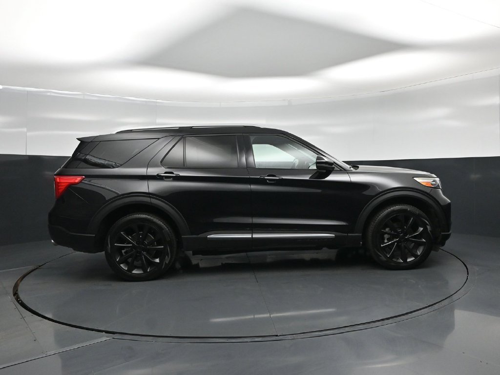 Used 2022 Ford Explorer Platinum w/ Equipment Group 601A AWD/4WD image 26