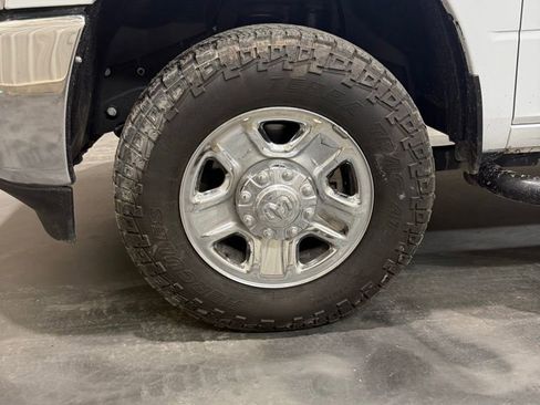 Used 2024 RAM 2500 Tradesman w/ Chrome Appearance Group AWD/4WD image 4